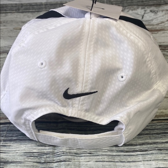 Nike Performance Black and White Sports Cap Sz M/L - Picture 3 of 6